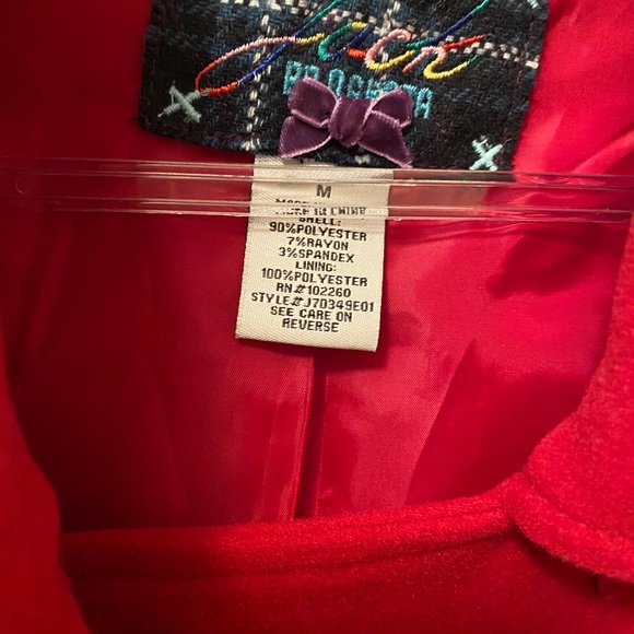 Red coat - Picture 3 of 3